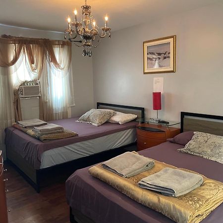 Self Service Small Breakfast, 2 Double Beds Private Room Montréal Extérieur photo
