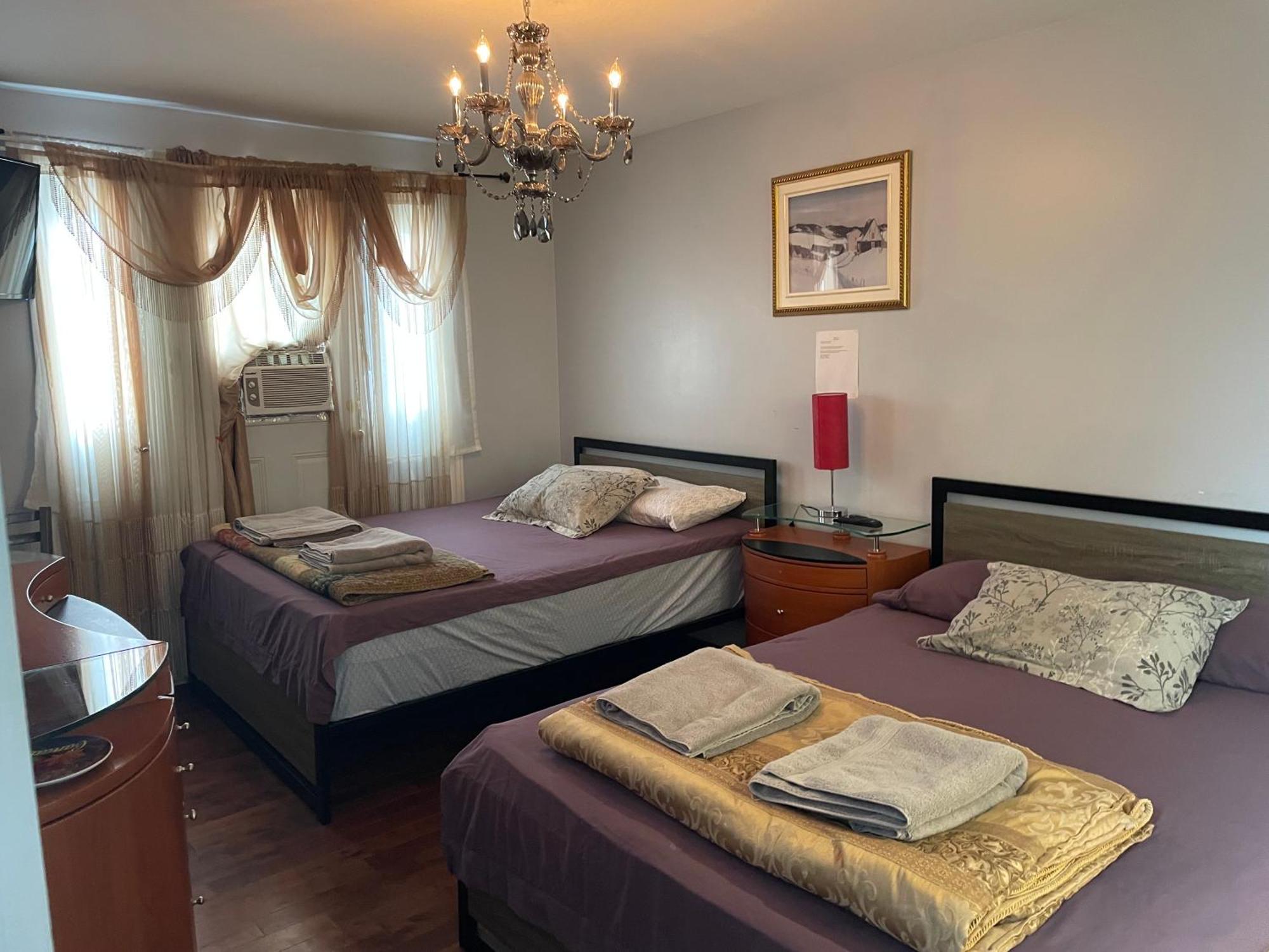 Self Service Small Breakfast, 2 Double Beds Private Room Montréal Extérieur photo