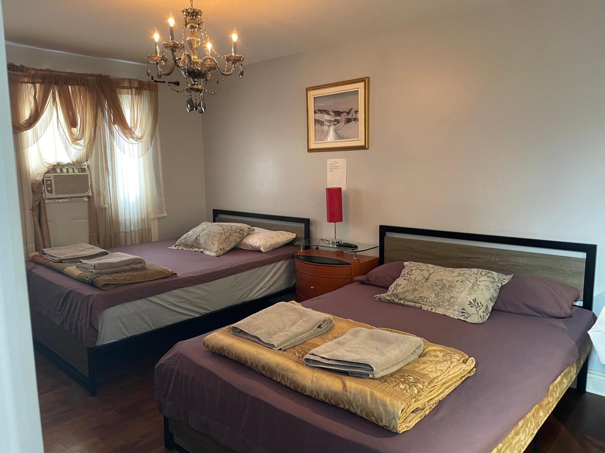 Self Service Small Breakfast, 2 Double Beds Private Room Montréal Extérieur photo